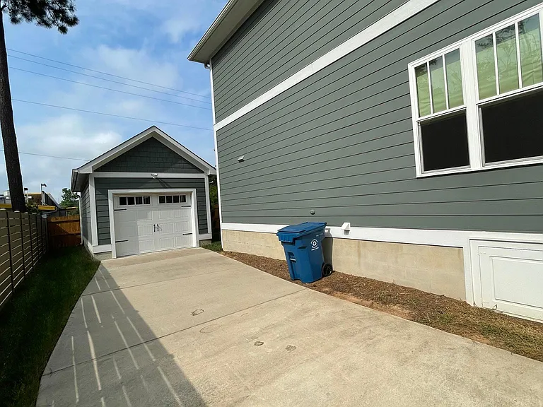 2513 Francis St — Photo 4