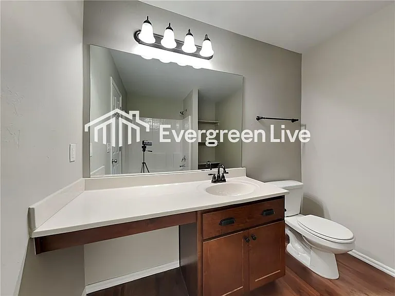 451 NE 19th Pl — Photo 6