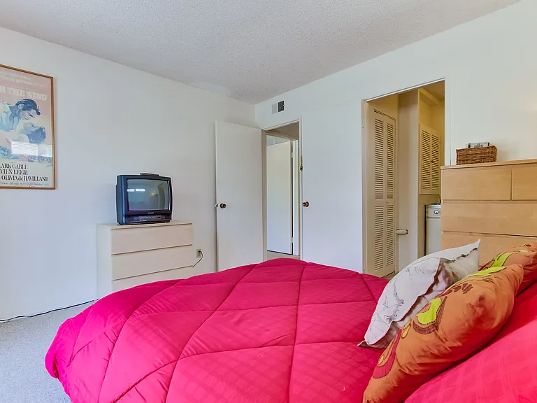 826 Brighton Ct — Photo 13