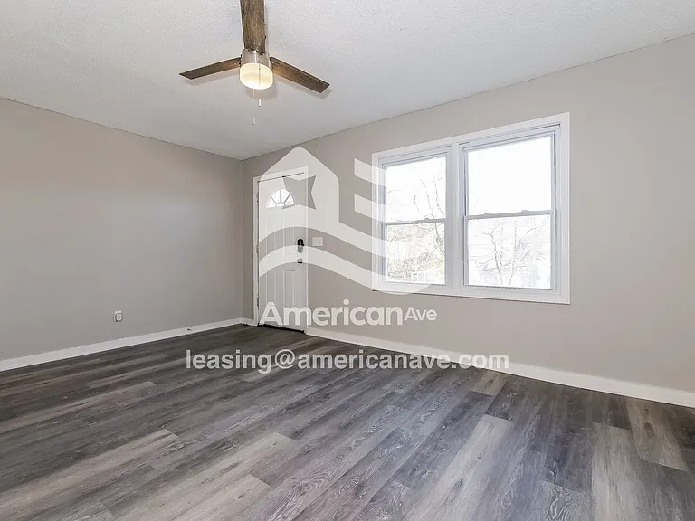 756661_003_wm_-_living_room_13593271.jpg