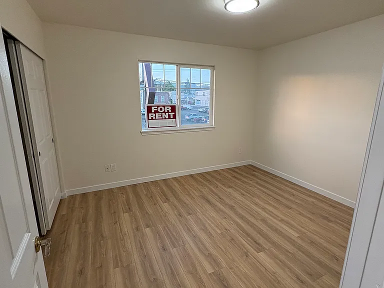 221 W Wynooche Ave #404 — Photo 6