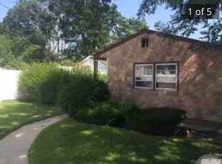 585 Avenue A, Uniondale, NY 11553