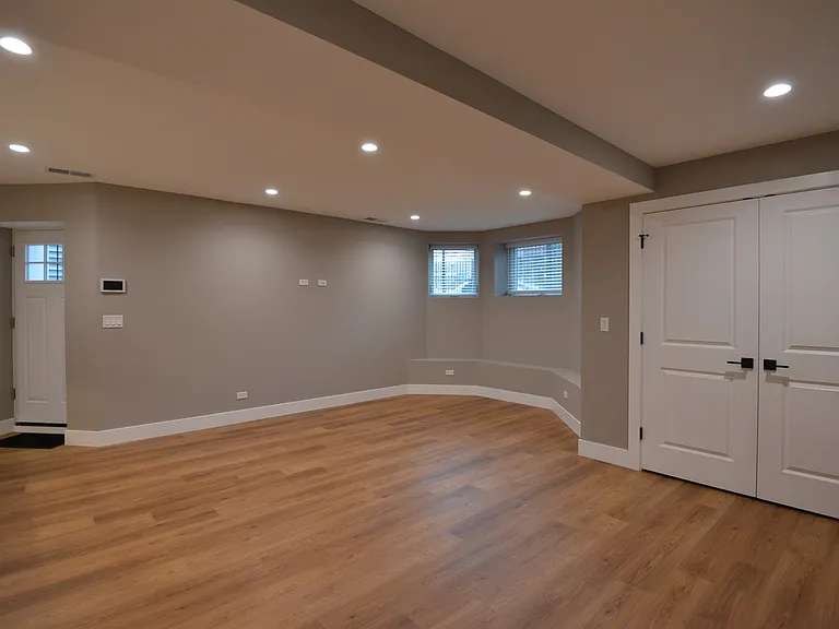 4113 N Damen — Photo 15