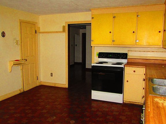 3rd image of 144 West St