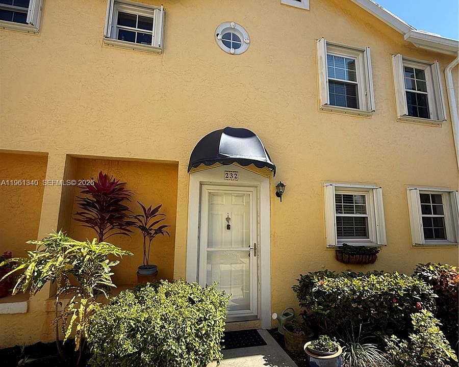 1st image of 232 Waterside Dr