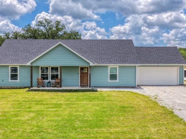 1025 Hereford Dr, Springtown, TX 76082