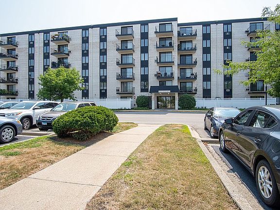 3rd image of 9118 Elmwood Dr #4K