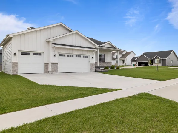 834 33rd Ct SW, Altoona, IA 50009