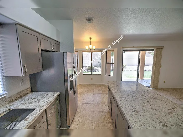 10019 N Roxbury Dr — Photo 22