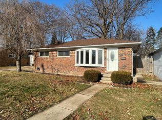 21221 Gordon Rd, Saint Clair Shores, MI 48081