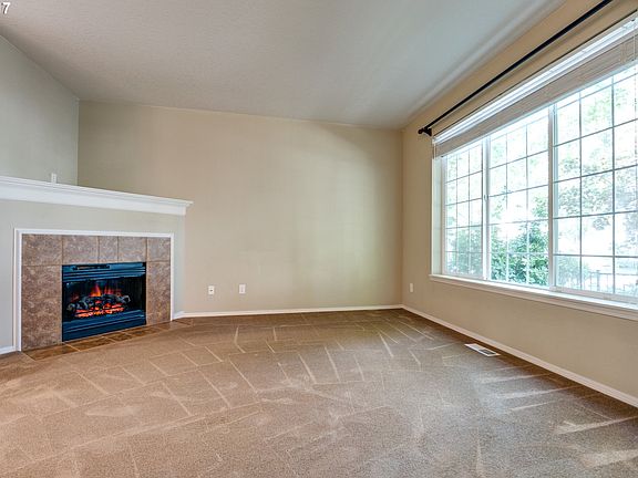 4th image of 1204 SE Bacarra St