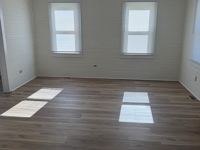 823 Bristol Dr — Photo 3
