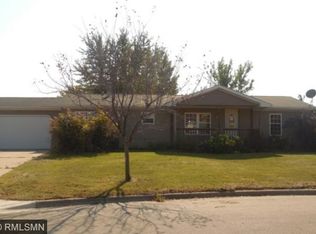 213 Westgate Ter, Winsted, MN 55395