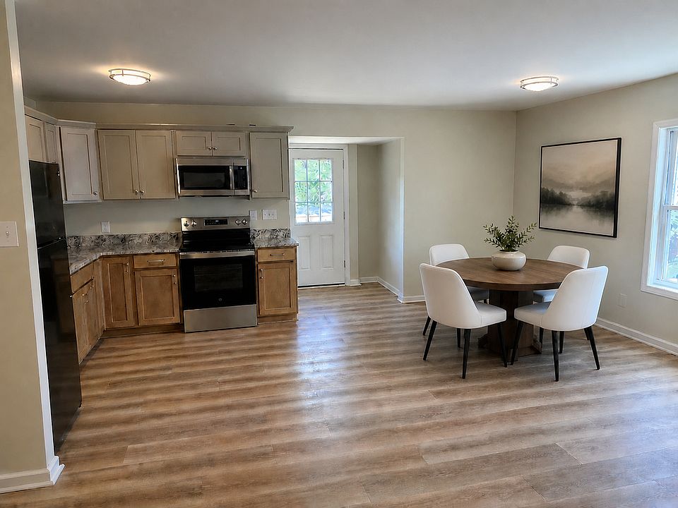 1st image of 507 W Strawberry Ave Floor 2