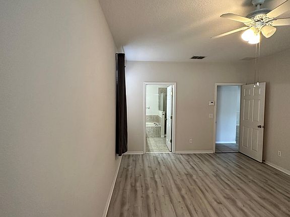 2nd image of 121 Knollwood Dr