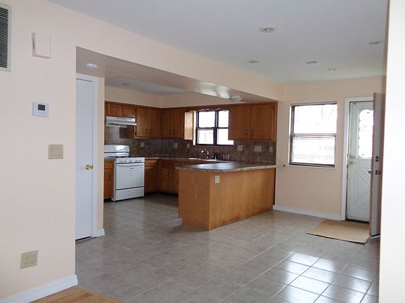 5th image of 25 Bradley Ct