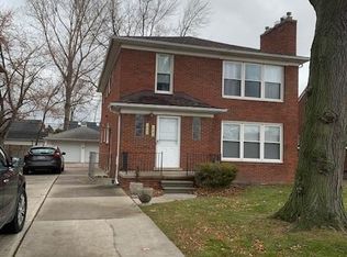 1984 Vernier Rd, Grosse Pointe Woods, MI 48236