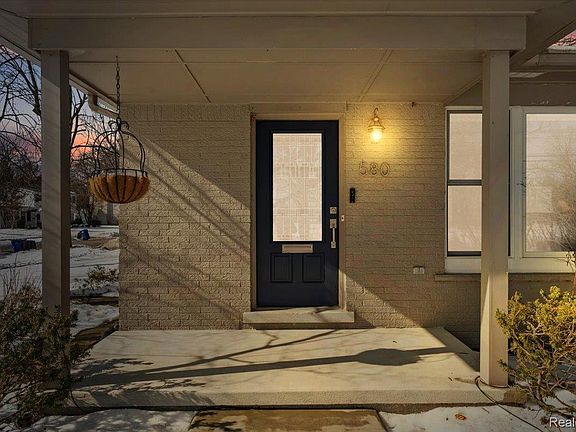 3rd image of 580 S Cranbrook Rd