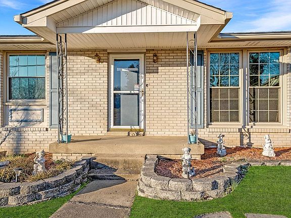 3rd image of 105 Woodlawn Dr