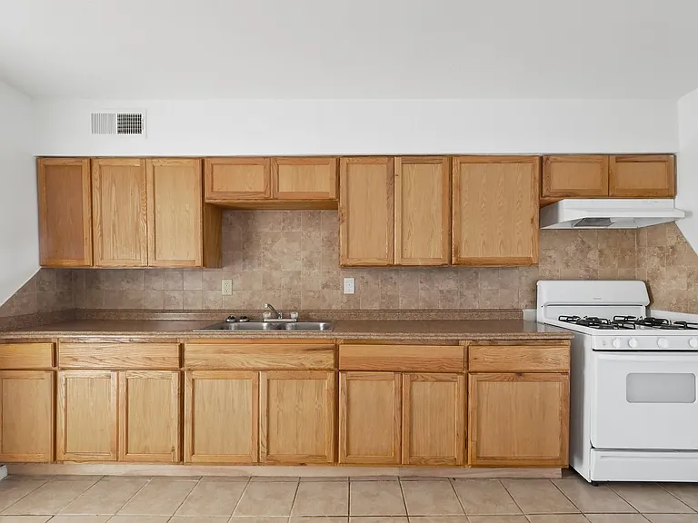 La Paloma Village Apartments — Photo 21