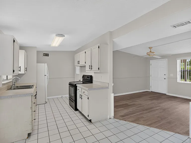 87 Saratoga Cir S — Photo 9