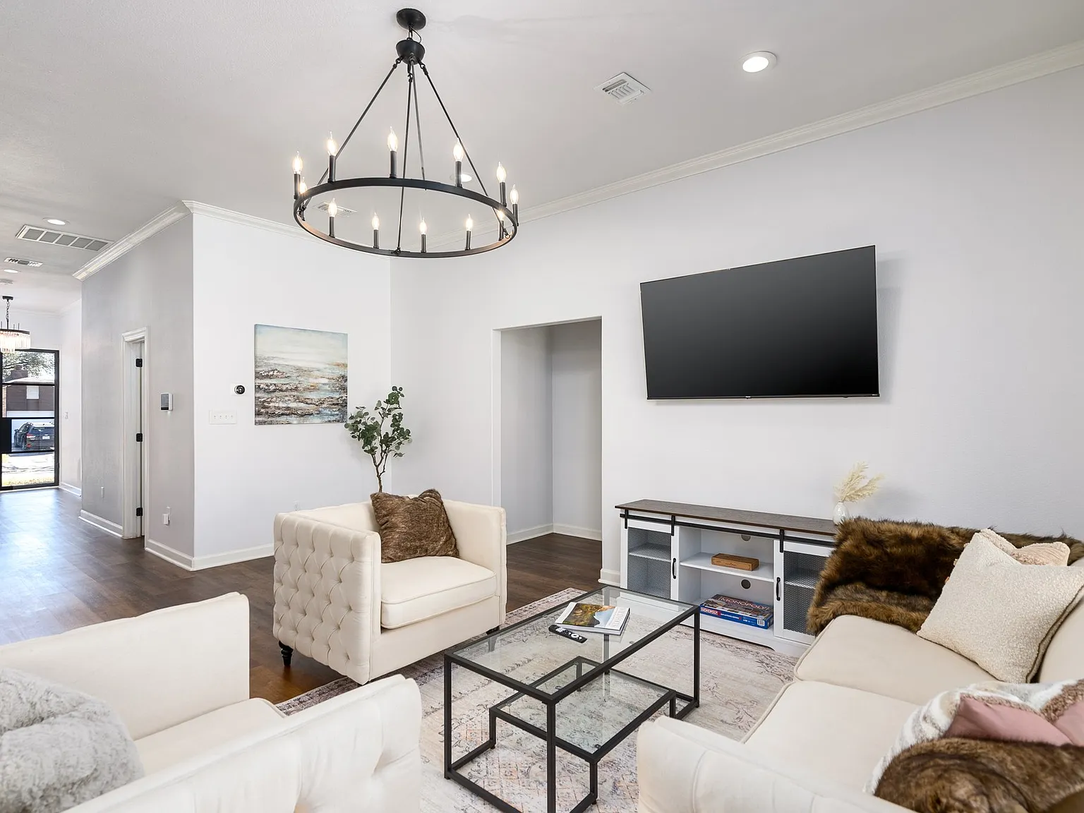 4 bed, 2.5 bath, 2201 sqft, $4,950 — Photo 4