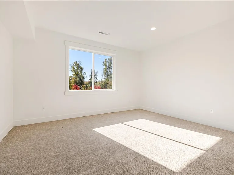 5860 SE 18th St — Photo 14