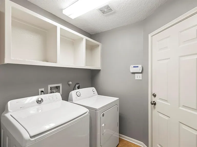 3827 Shady Breeze Dr — Photo 18