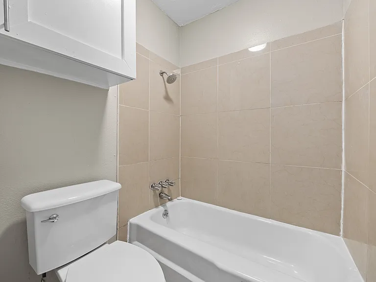 8903 Parkfield Dr #104 — Photo 10