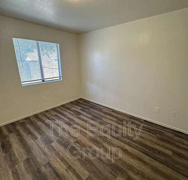 10931 Thompson Dr — Photo 8