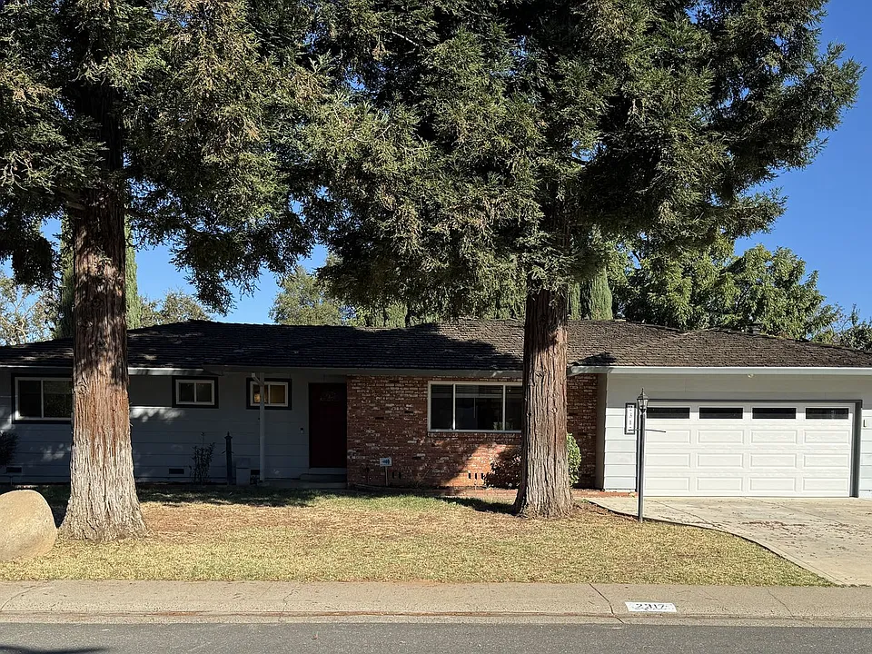 2317 W La Loma Dr