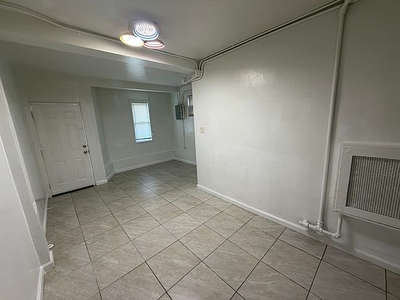 4th image of 607 S 7th St Floor 1