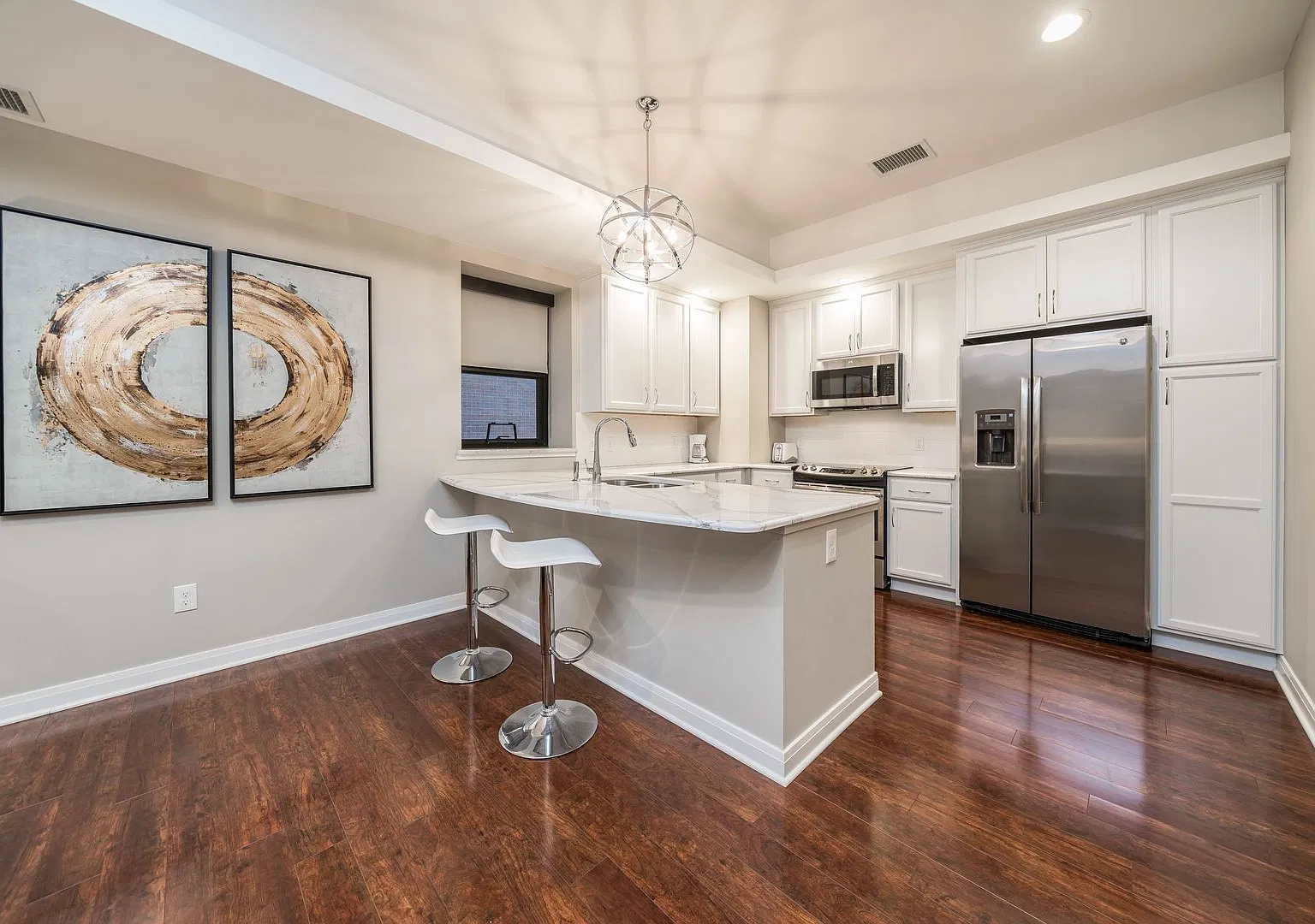 Fully Furnished, Short-Term Option — Photo 1