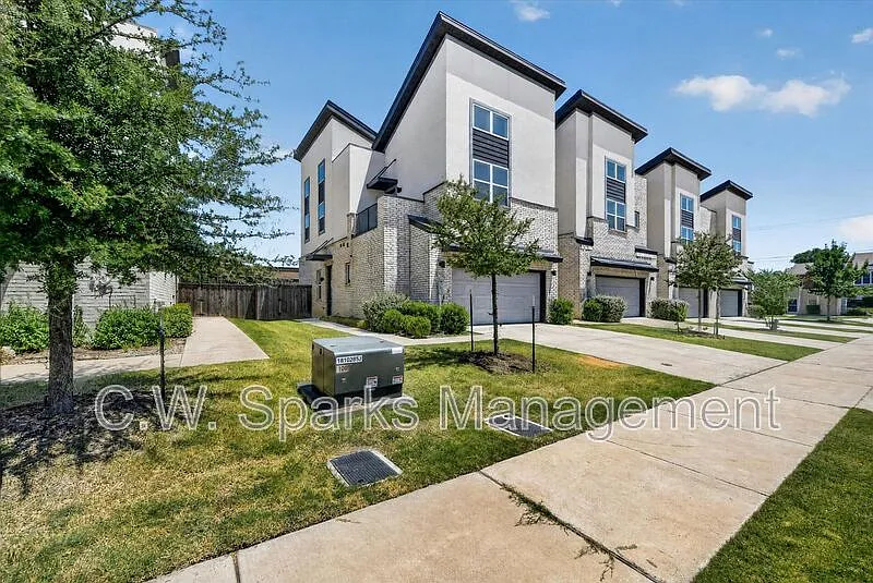 3 bed, 3.0 bath, 1623 sqft, $2,700 — Photo 2