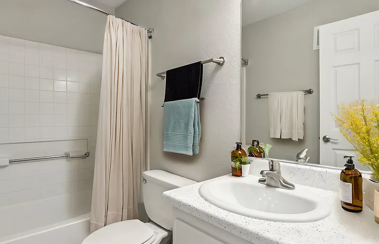 Sedona at Lone Mountain Apartments — Photo 4
