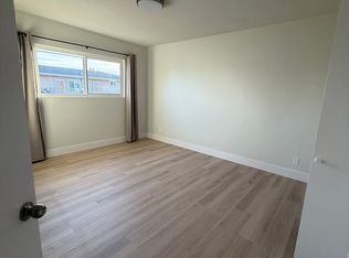 11895 Grevillea Ave APT D, Hawthorne, CA 90250