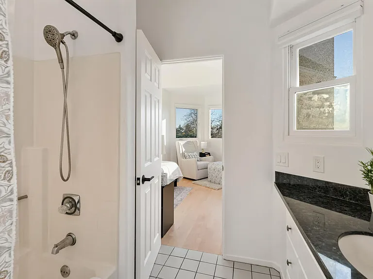 2570 Lillie Ave — Photo 34