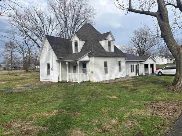 200 Elizabeth St, Hallsville, MO 65255
