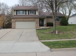 1483 NW 103rd St, Clive, IA 50325