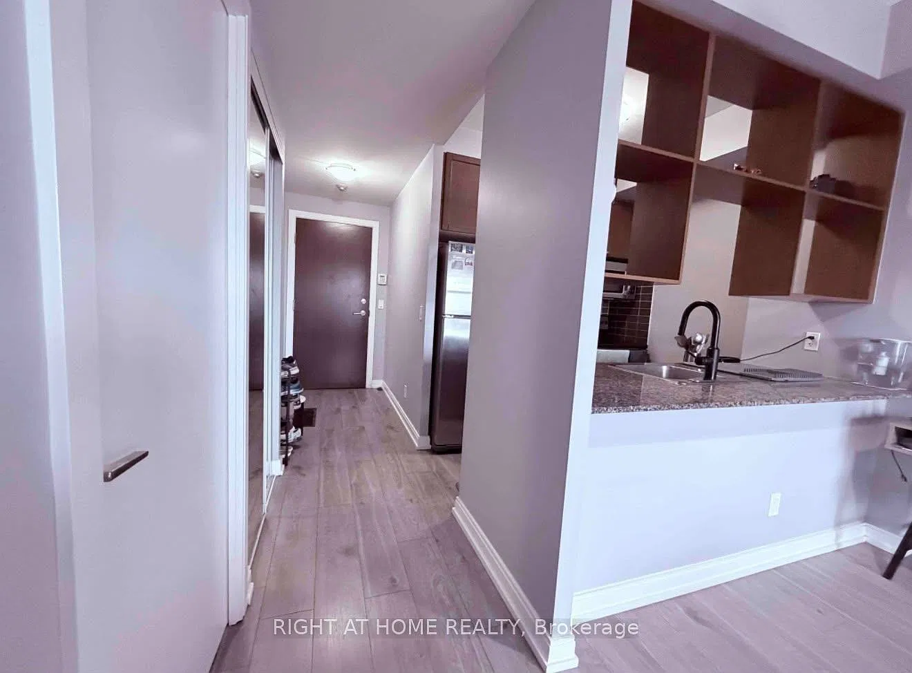 181 Village Green Sq — Photo 4