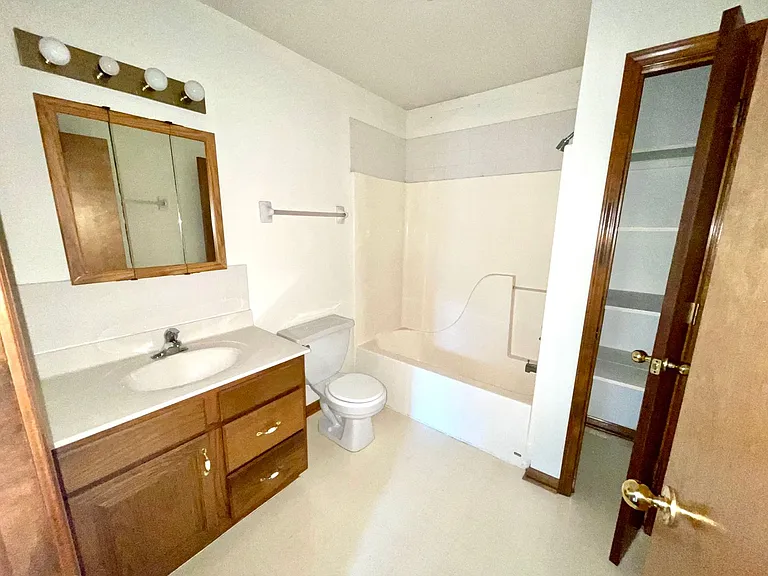 4601 W Millbrook Dr — Photo 18