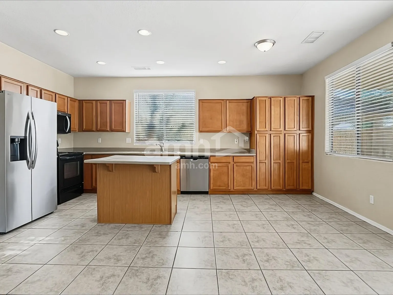3 bed, 3.0 bath, 2294 sqft, $2,200 — Photo 4