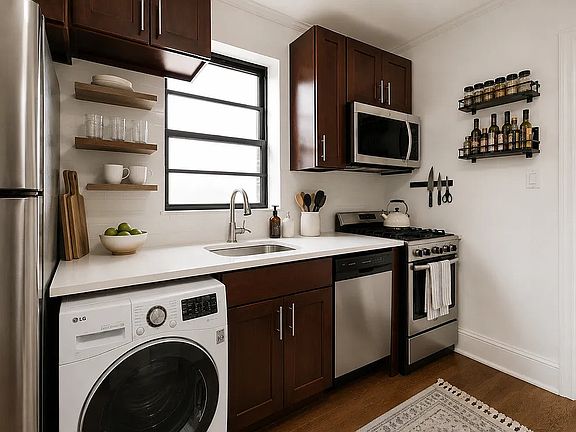 4th image of 170 E 2nd St APT 5C