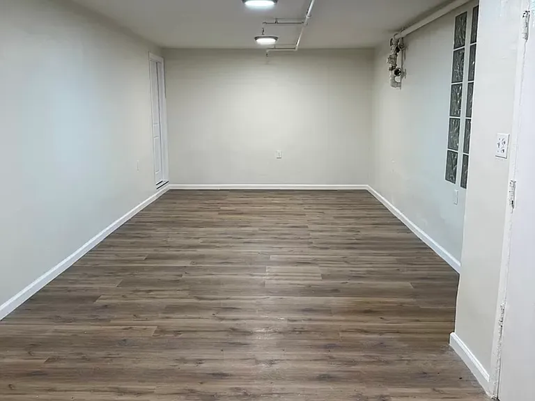4705 Franklin Ave — Photo 6