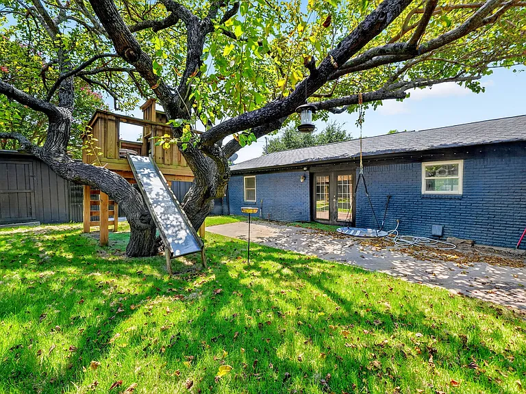 505 Whittle Way — Photo 30
