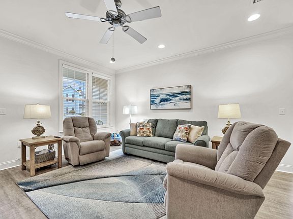 5th image of 112 Chapman St