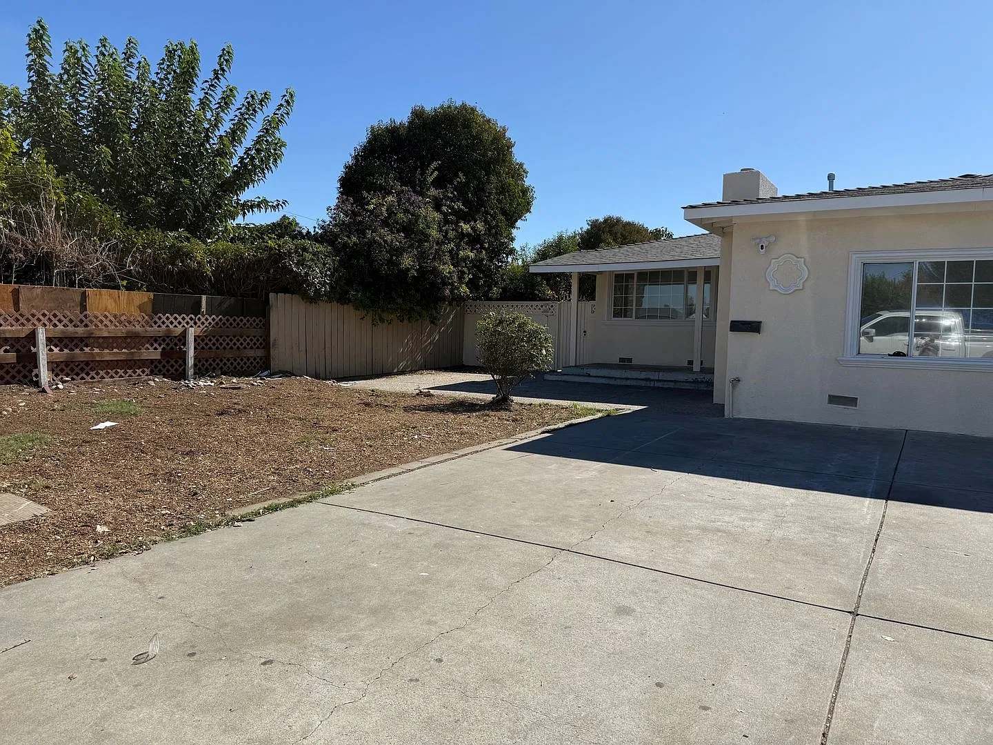 Good Neighborhood With Close Proximity To Everything /Freeway Access!! — Photo 3