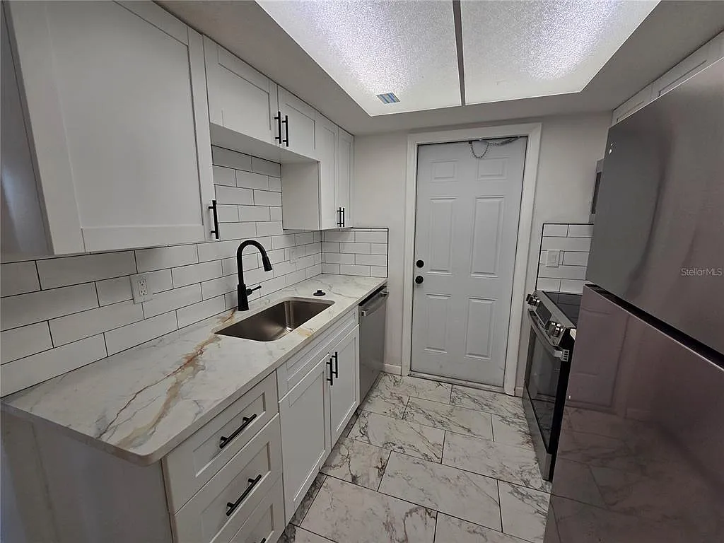 Building Photo - 606 S Betty Ln #C