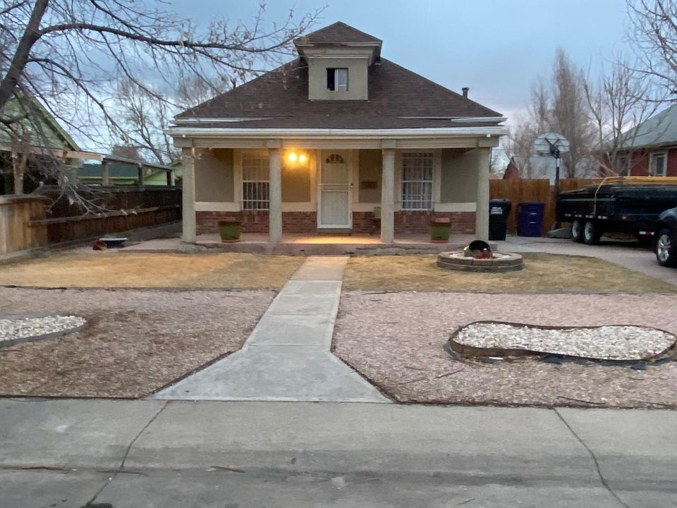 1st image of 2807 W Irvington Pl