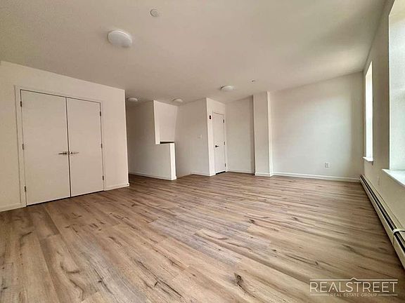 4th image of 354 Malcolm X Blvd Unit 1